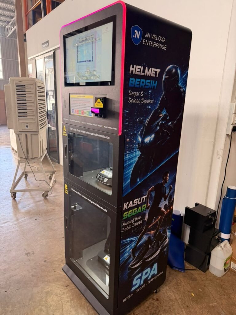 Helmet cleaning machine